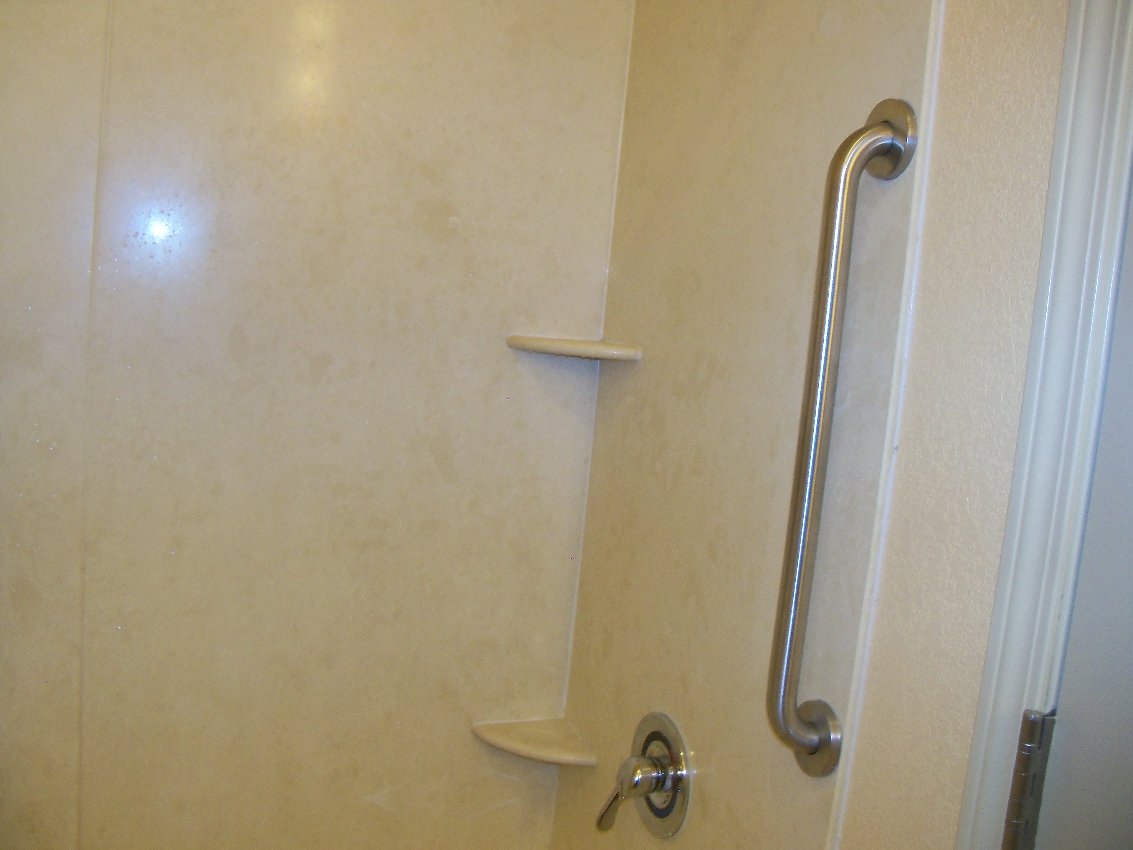 Comfort Inn & Suites Orange - Montpelier-浴室