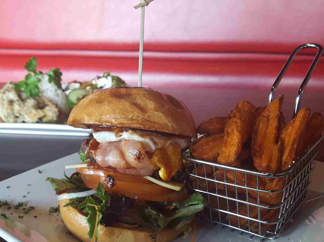 Madden's Commercial Hotel主图