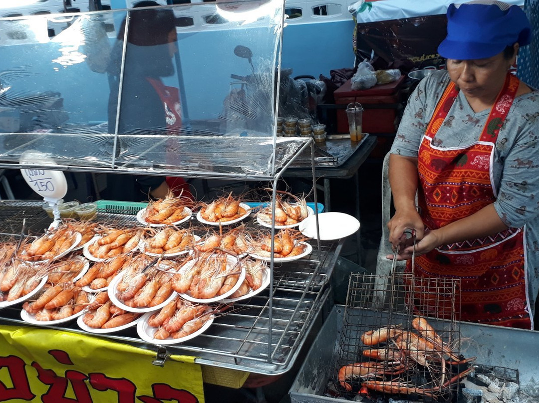 Tha Ruea Phli Fish Market-春武里必去景点