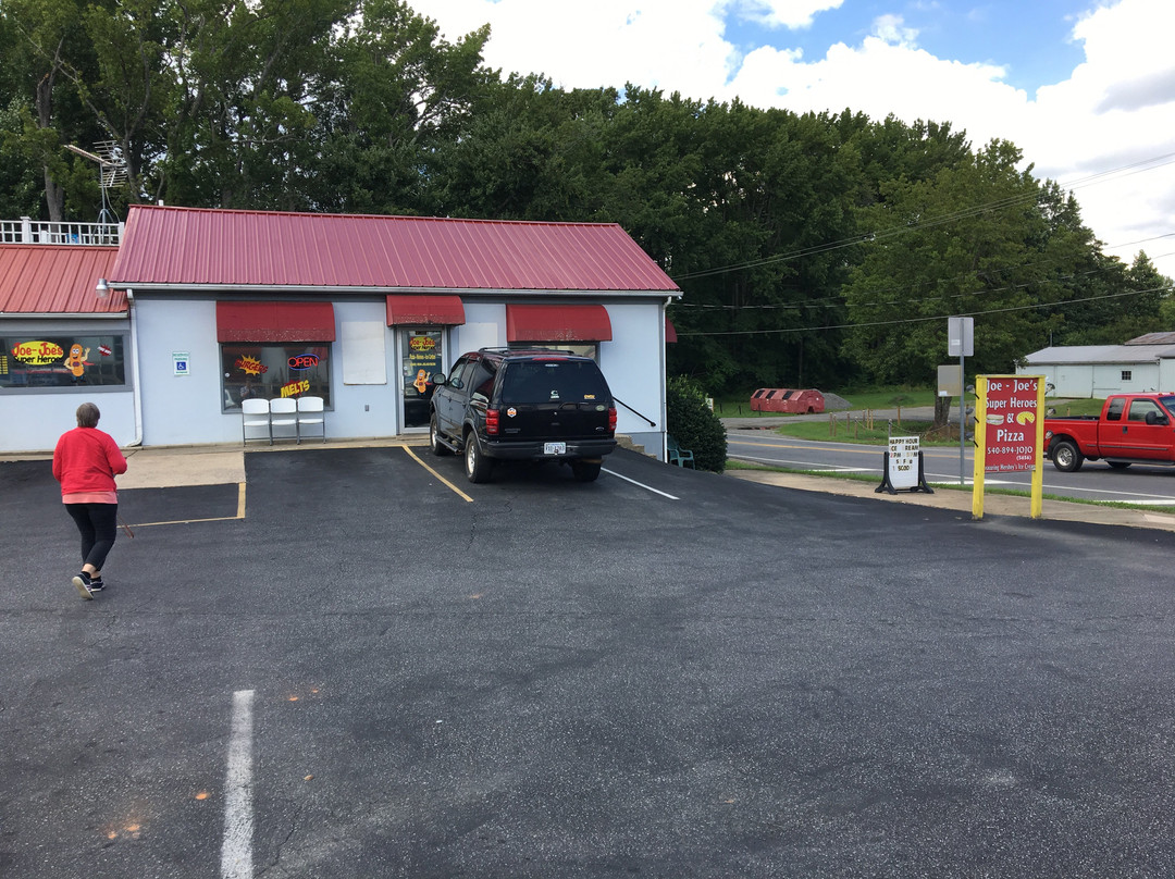 Mineral餐馆和美食-Joejoes superheroes and pizza