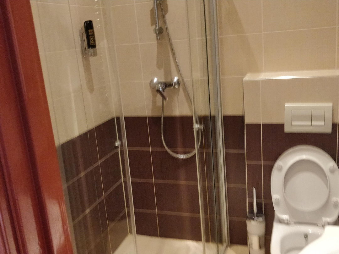 Queen Hotel Cafe Restaurant主图