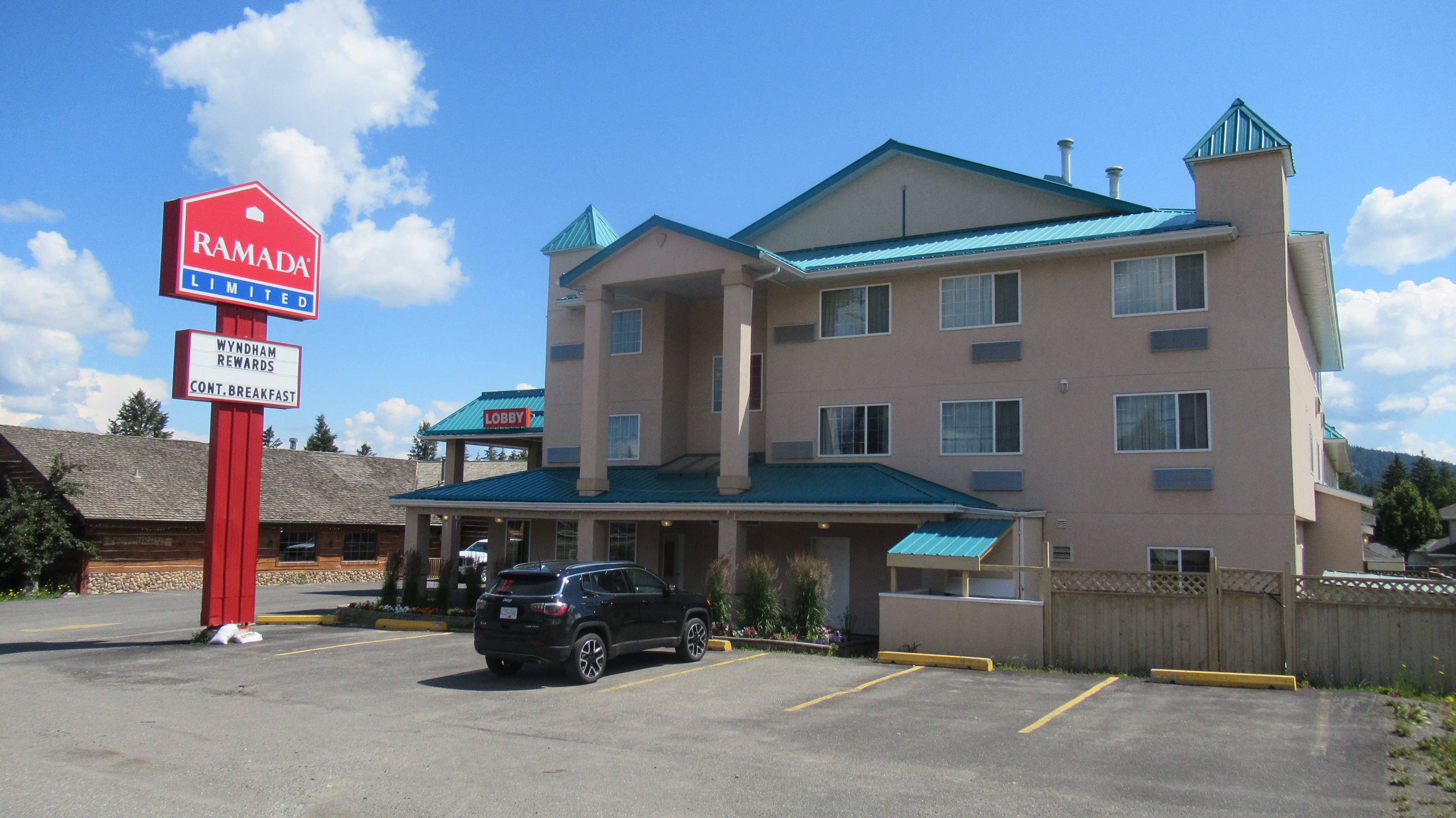 Ramada 100 Mile House by Wyndham-浴室