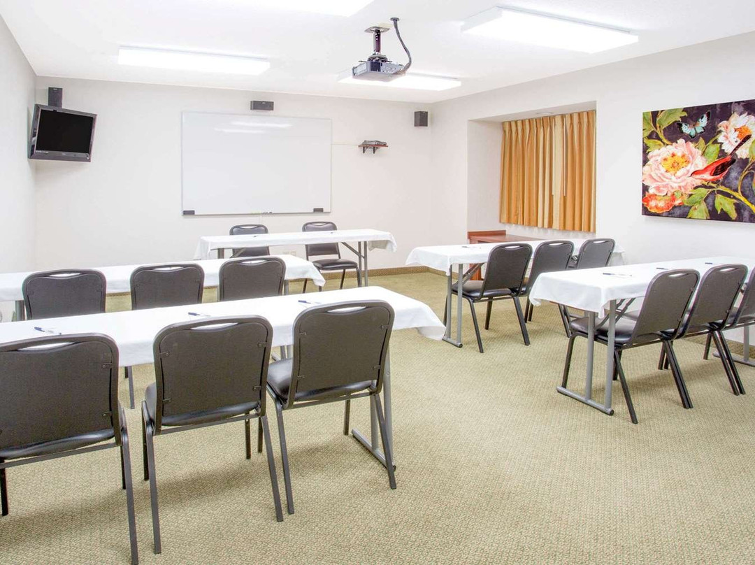 Microtel Inn & Suites By Wyndham Gassaway/sutton主图