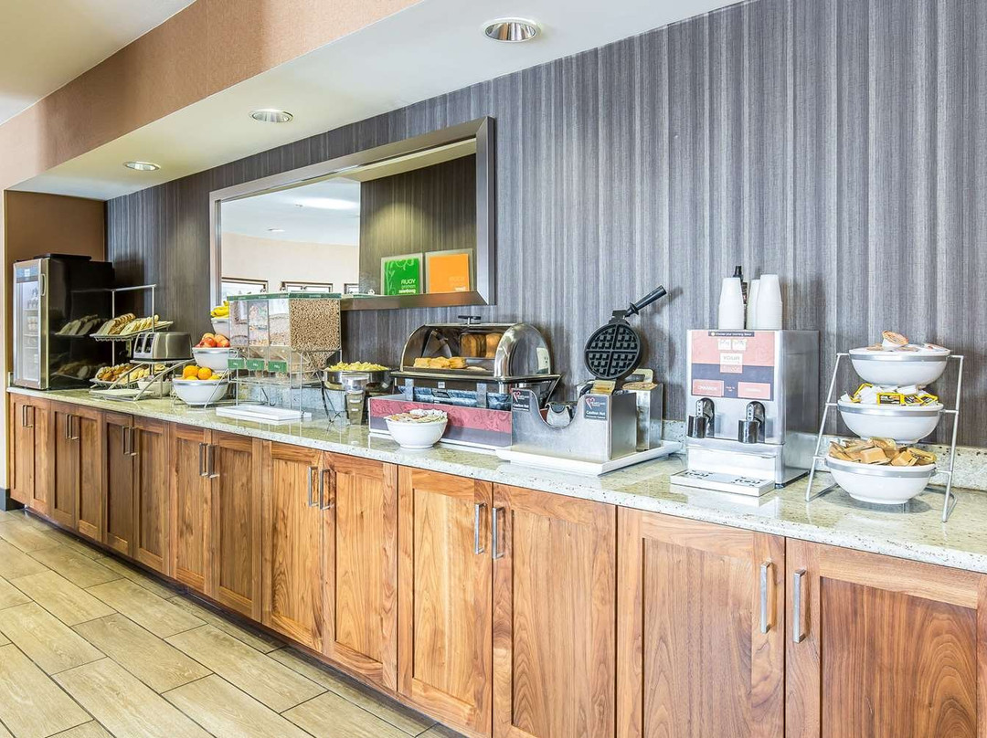 Comfort Inn & Suites Market - Airport主图