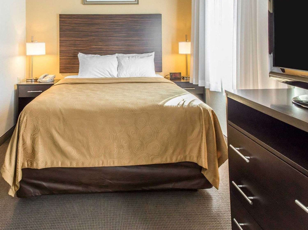 MainStay Suites Pittsburgh Airport主图