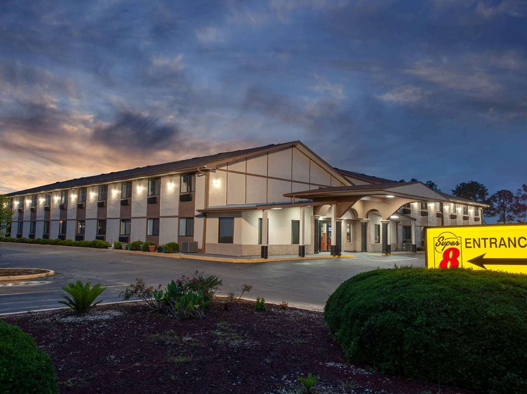 Super 8 by Wyndham Waycross GA主图