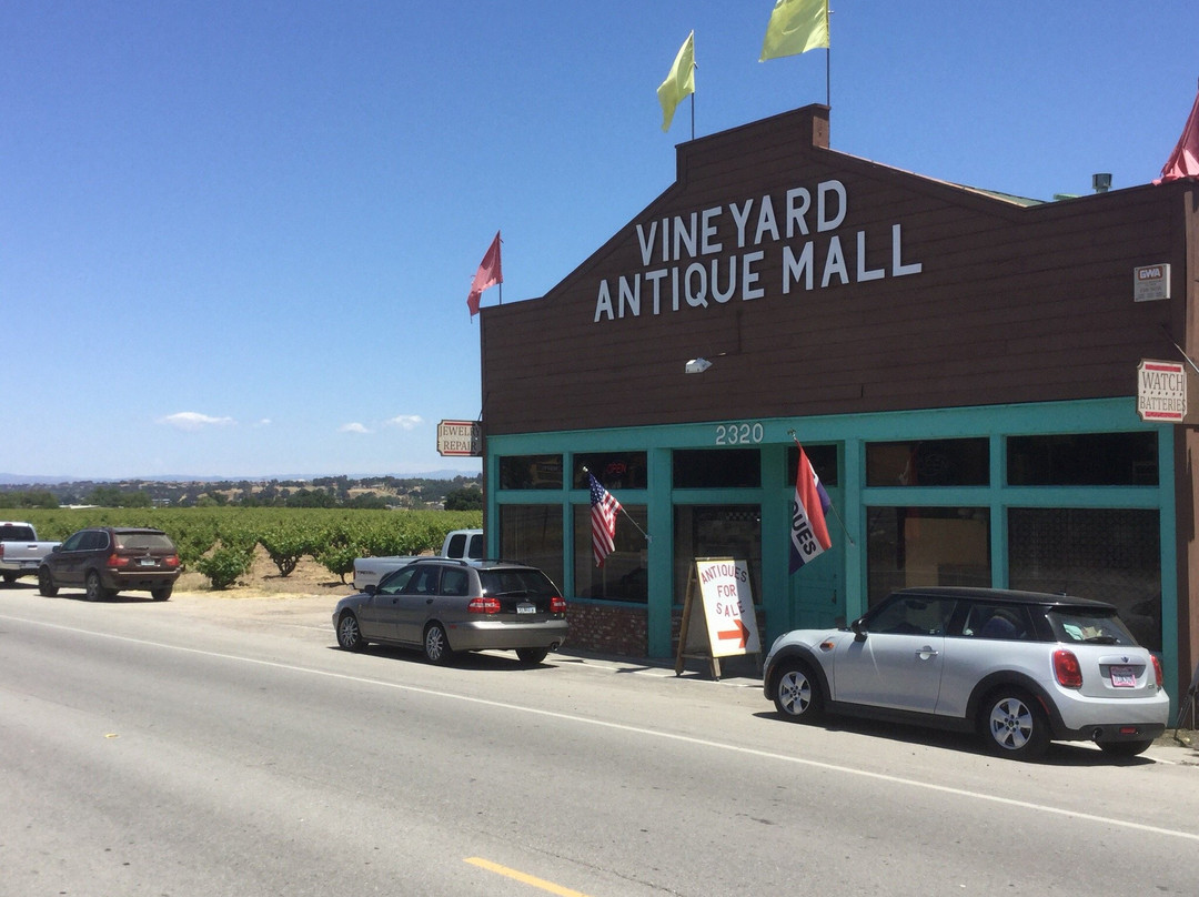 Vineyard Antique Mall景点图片