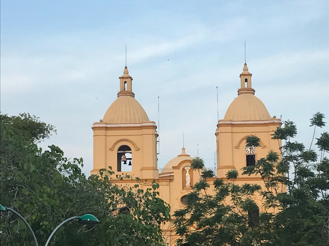 Del Parque Hotel Corozal主图