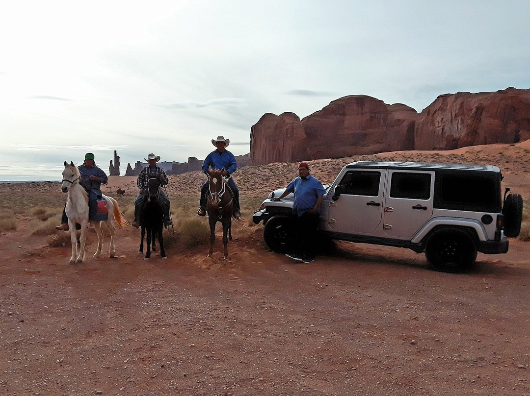 Roy Black's Guided Tours-纪念碑公园必去景点