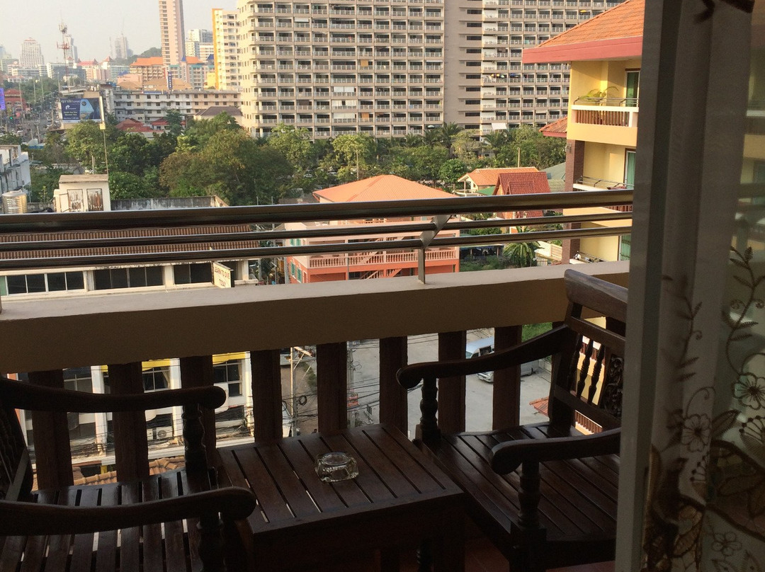 艾雅伊广场酒店主图