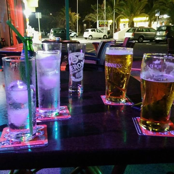 Crown Bar-科斯塔特吉塞必去景点