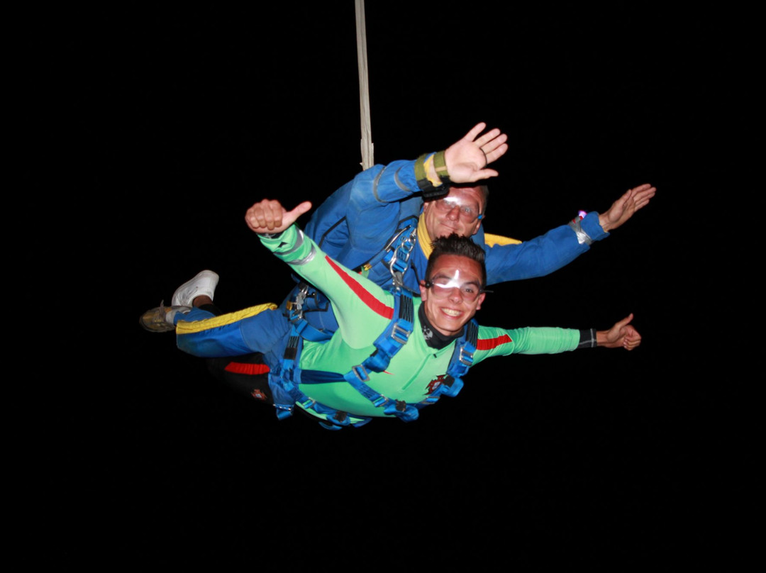 Auvergne Parachutisme景点图片
