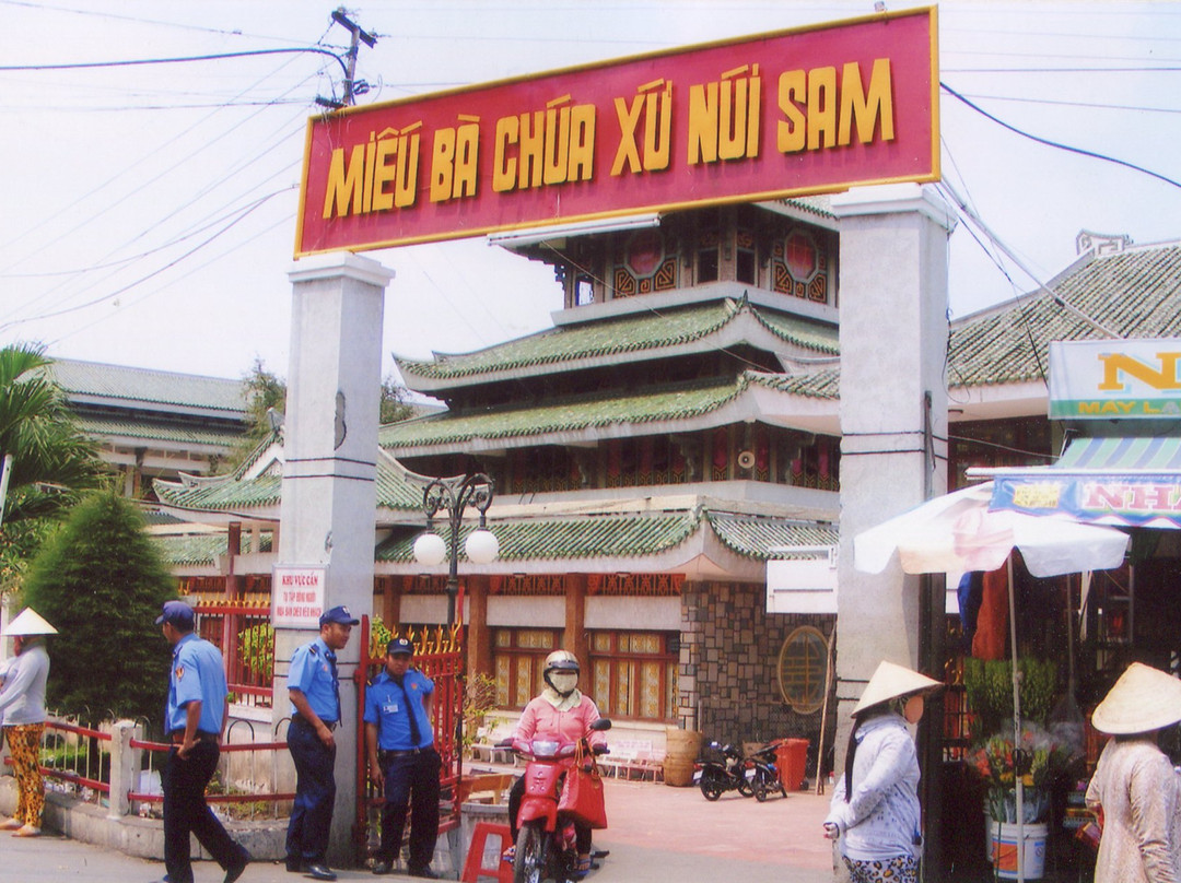 Ba Chua Xu Temple-朱笃必去景点