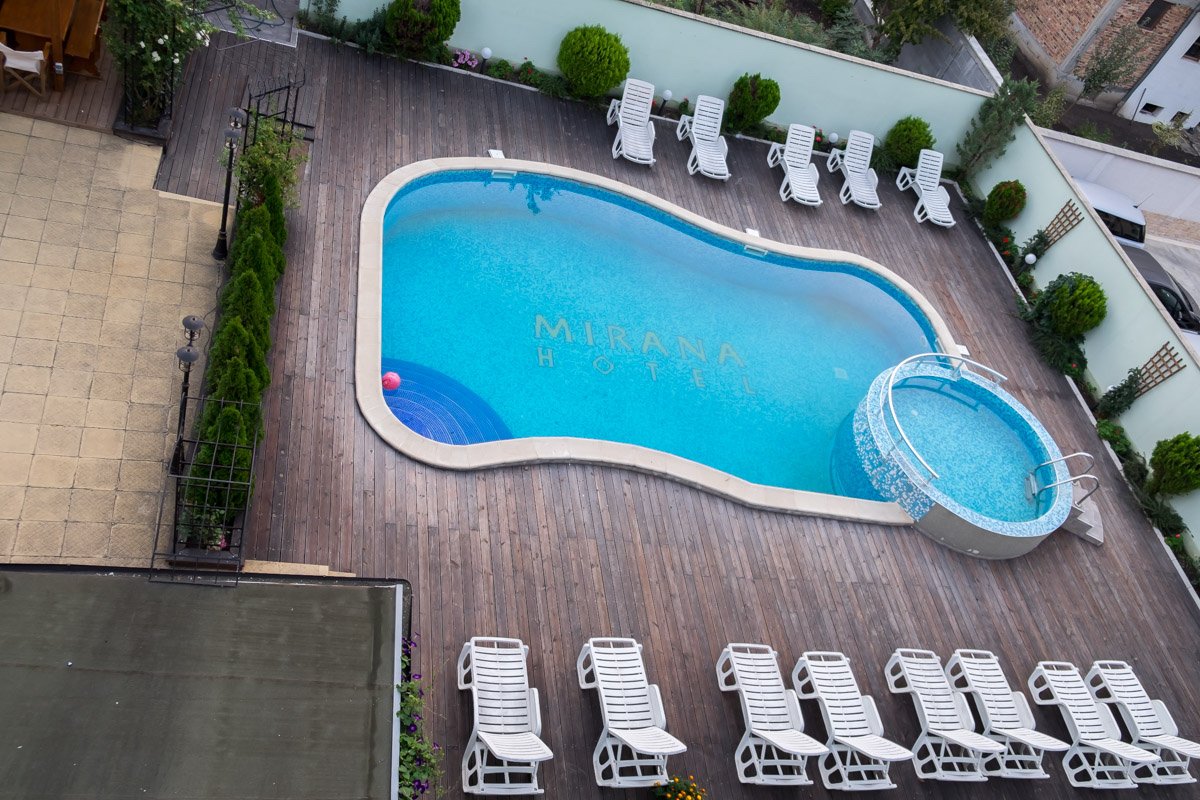 Mirana Family Hotel-泳池