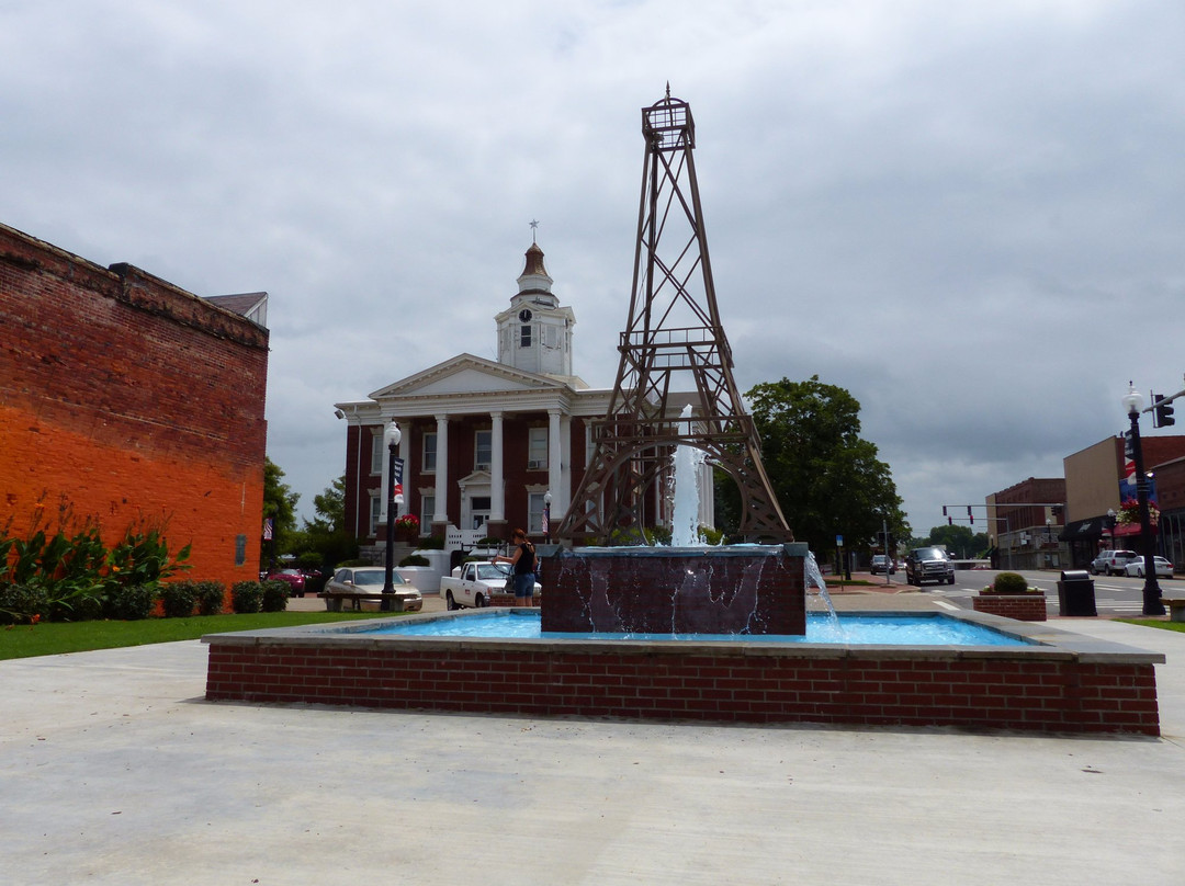 Logan County Courthouse景点图片