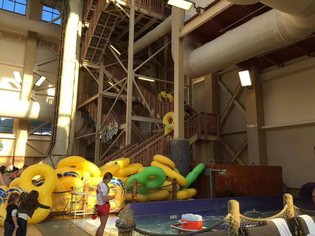 Wild Water Dome Indoor Waterpark at River Lodge-塞维尔维尔必去景点