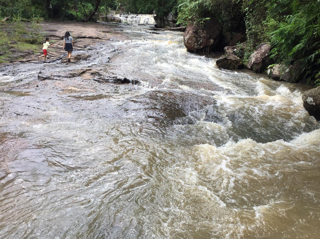 Than Ngam Waterfall景点图片