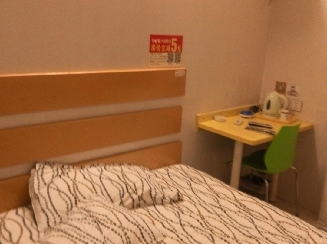 杭州99旅馆连锁四季青服装批发城店主图
