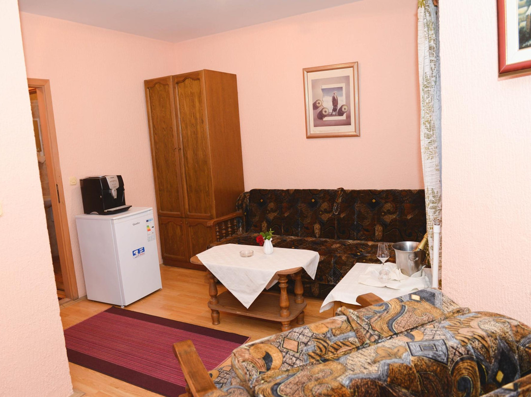 Beli Dvor Motel