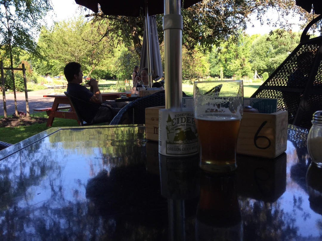 Forest Grove餐馆和美食-Iron Works Grill