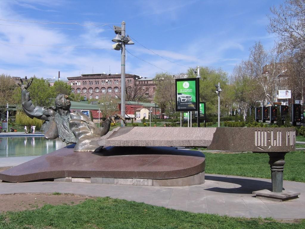 Arno Babajanyan Statue-埃里温必去景点