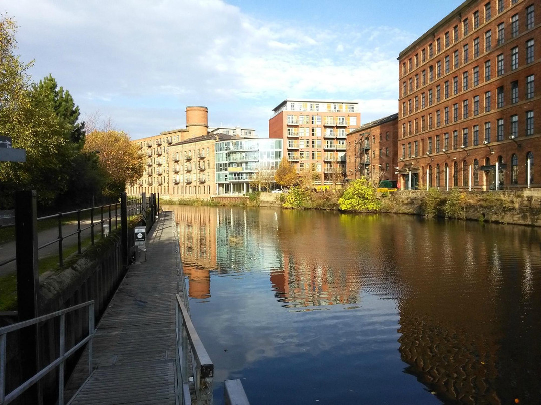 Leeds and Liverpool Canal景点图片