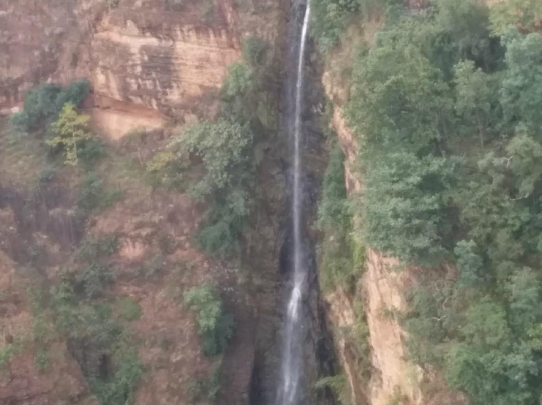Jamuna Prapat Waterfall景点图片