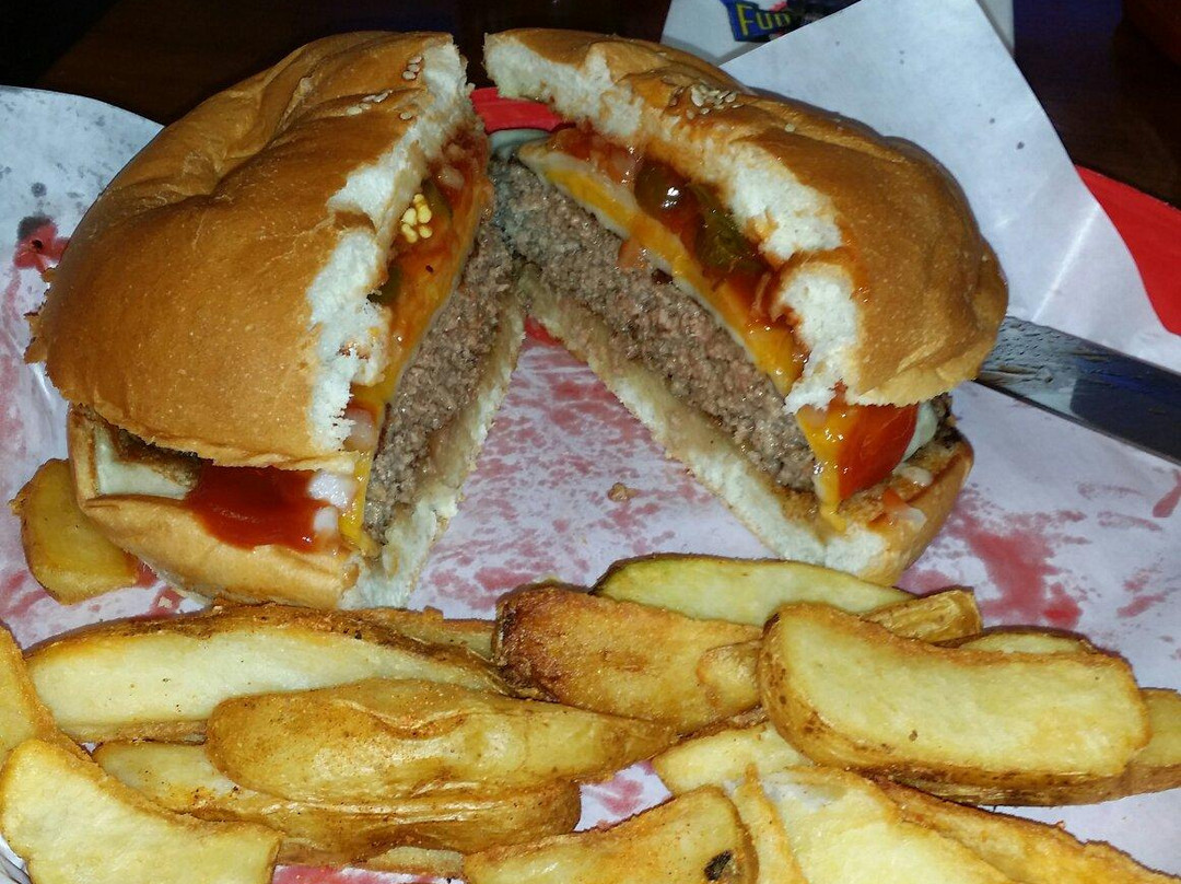 Sanad餐馆和美食-Fuddruckers