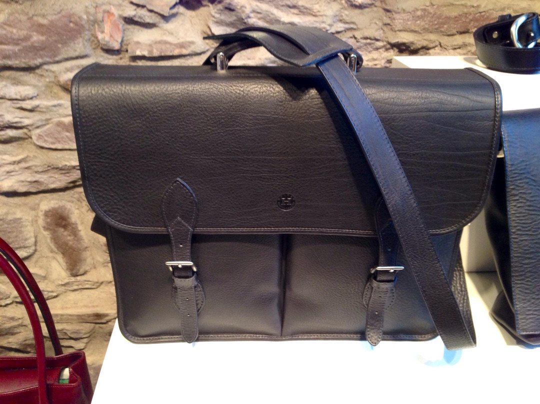 Holden Leathergoods-丁格尔必去景点