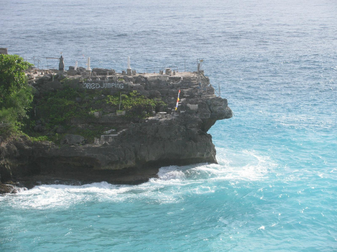 Blue Lagoon Cliff Jump-努沙切宁安岛必去景点