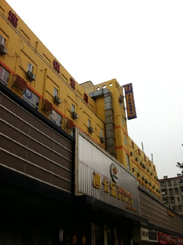 七庭酒店(南昌八一广场丁公路北地铁站店)-客卧