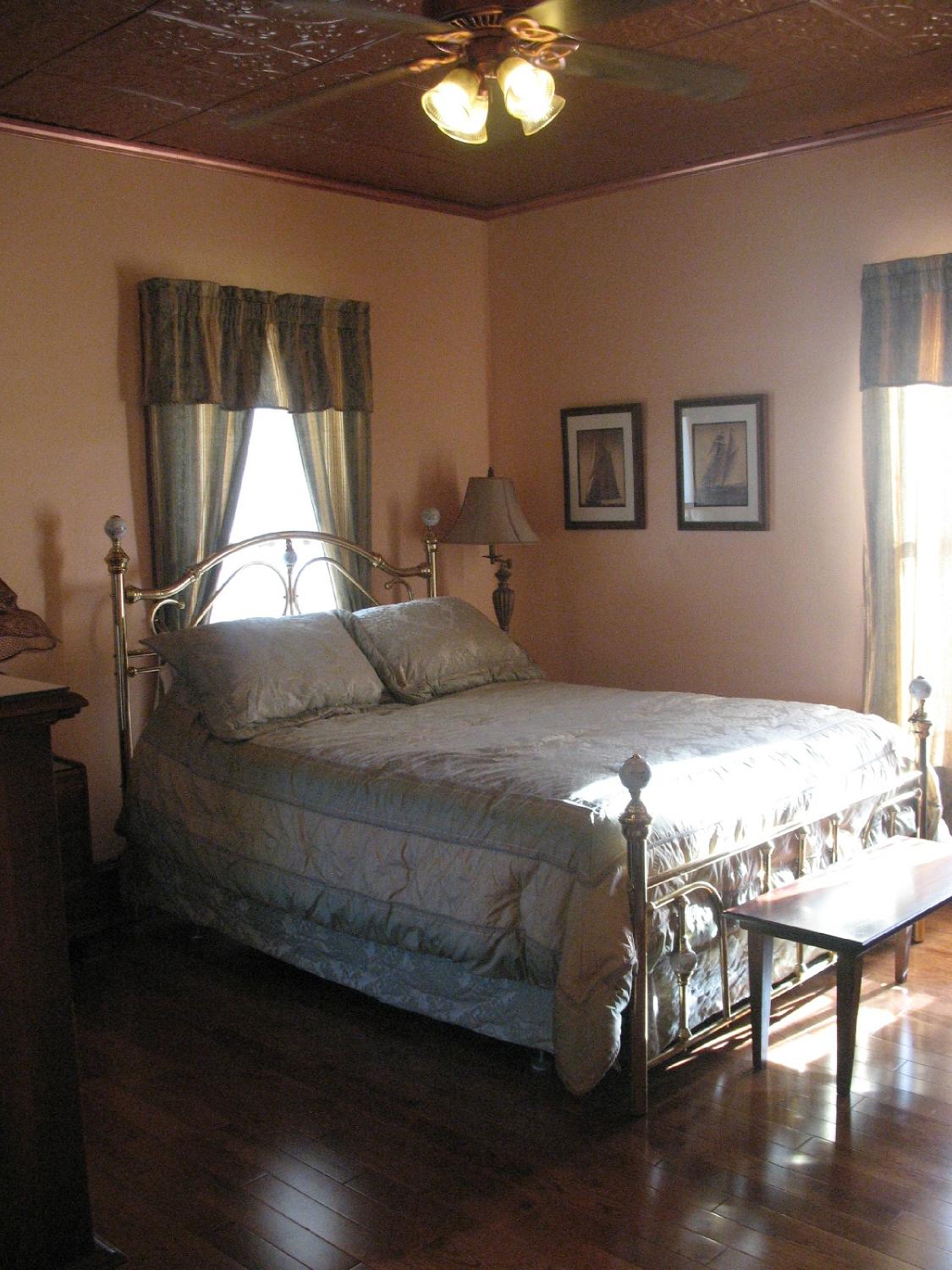 Lucy Maes Guest House-官方