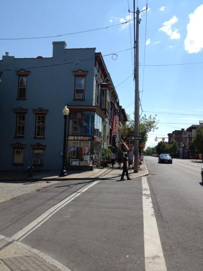 百灵街-奥尔巴尼必去景点