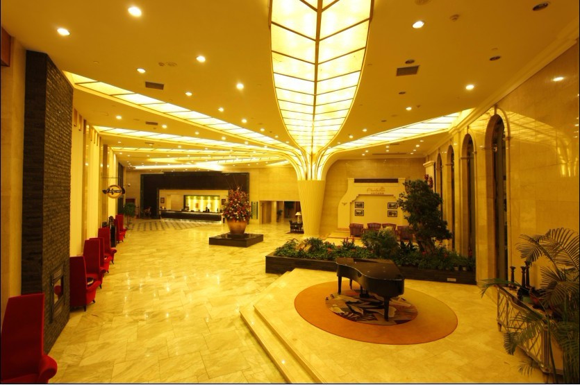 蓝宫大饭店主图