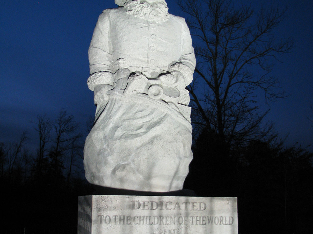 1935 Santa Statue-圣克劳斯必去景点