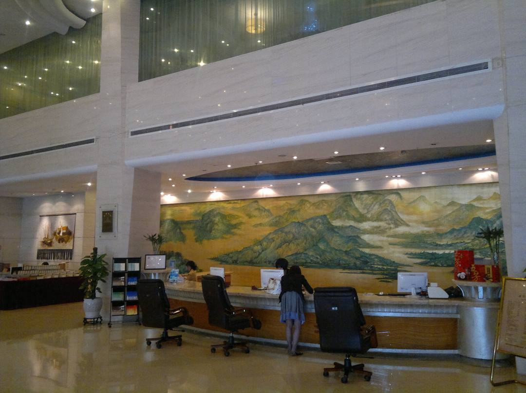 黄龙月亮湾大酒店主图