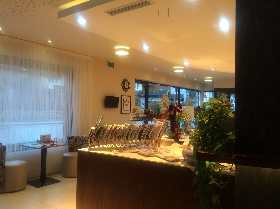 萨尔费尔登安斯特勒嫩米尔餐馆和美食-Cafe and Conditorei Pichlmaier