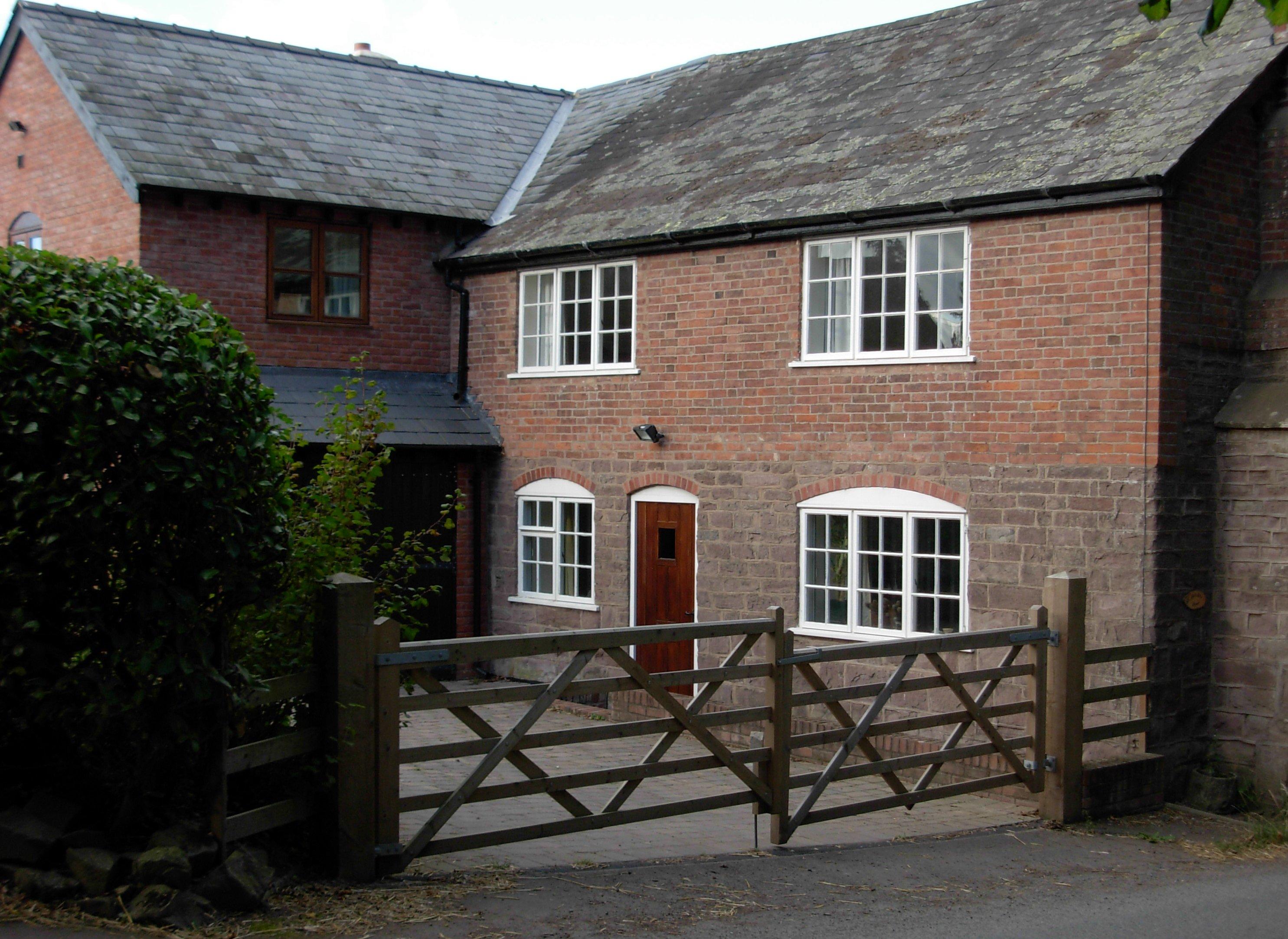 Millhill House-官方