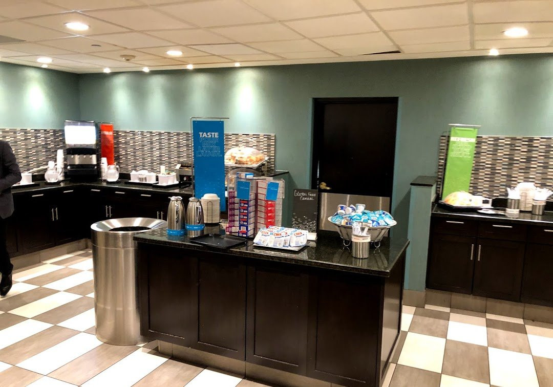 Hampton Inn & Suites by Hilton Toronto Airport主图