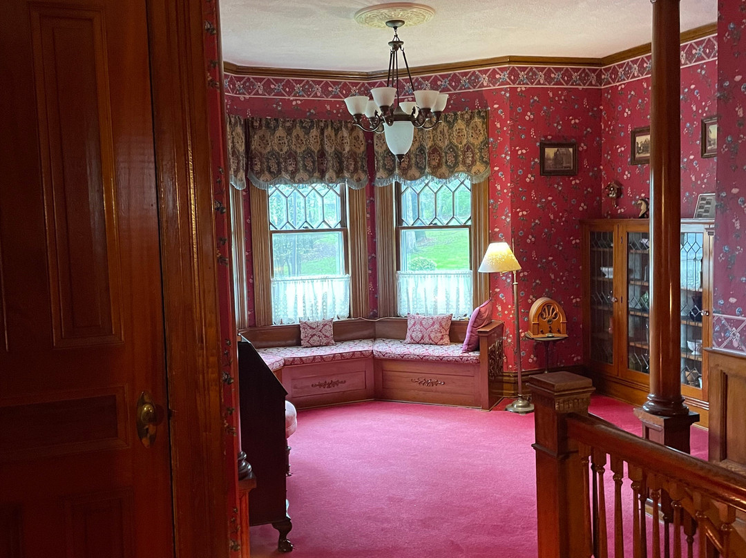 The Golden Oak Inn Bed & Breakfast主图