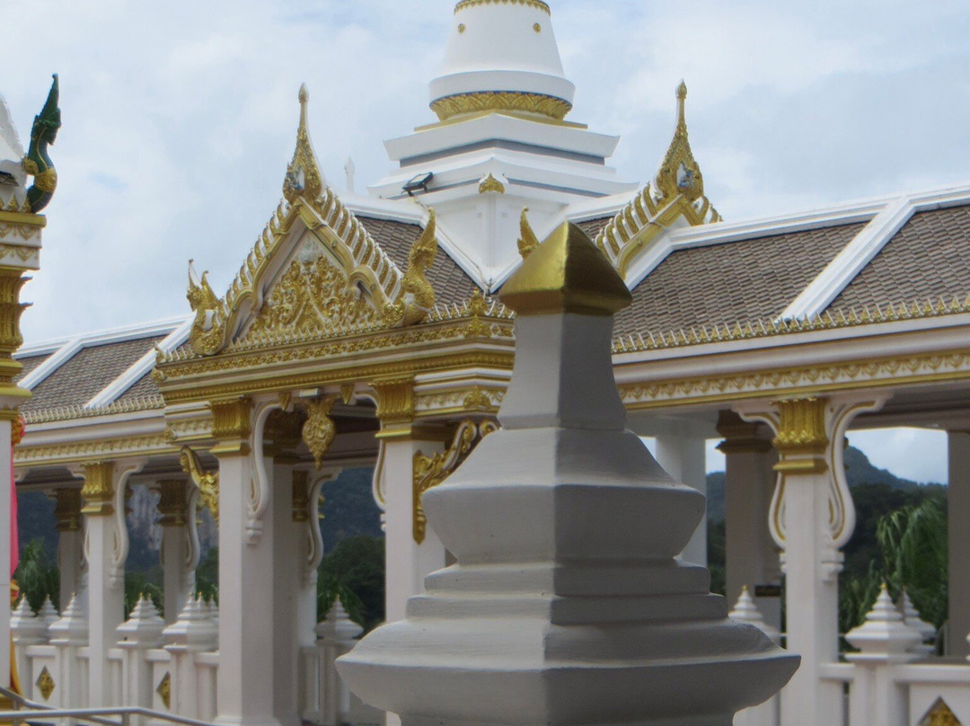 Wat Mahathat Laem Sak Temple景点图片