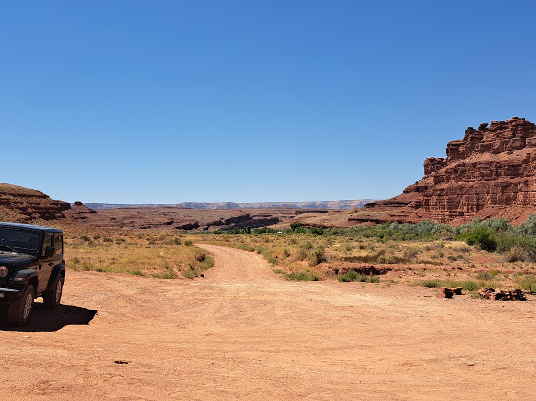 Mexican Hat Rock Formation-梅西肯哈特必去景点