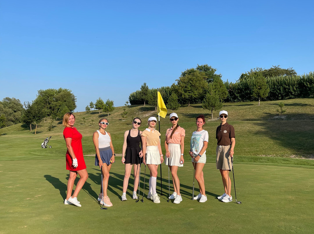 Golf Club Rayevskiy景点图片
