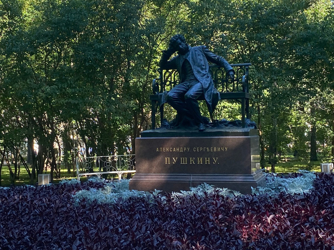 Monument to Pushkin-Lyceum Student-普希金必去景点