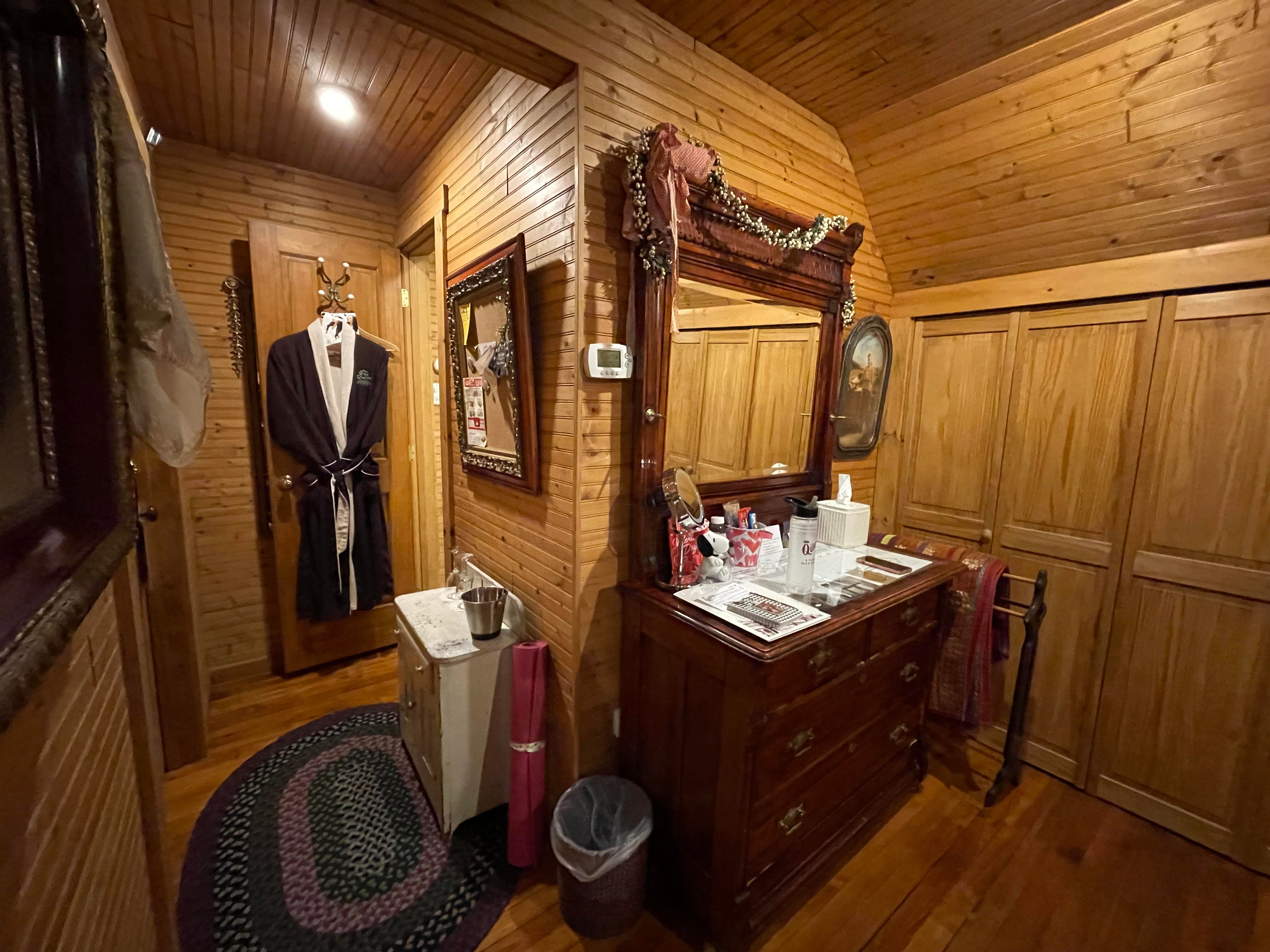 The Queen - A Victorian Bed And Breakfast-客卧