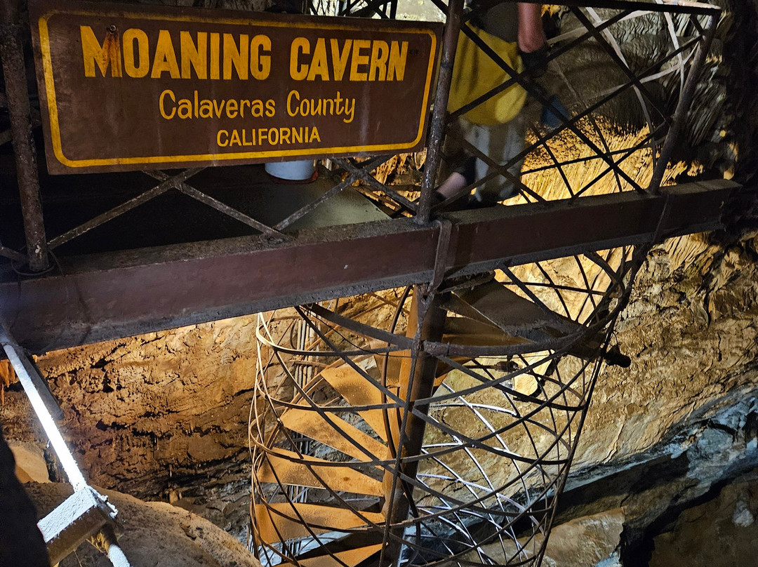 Moaning Caverns景点图片