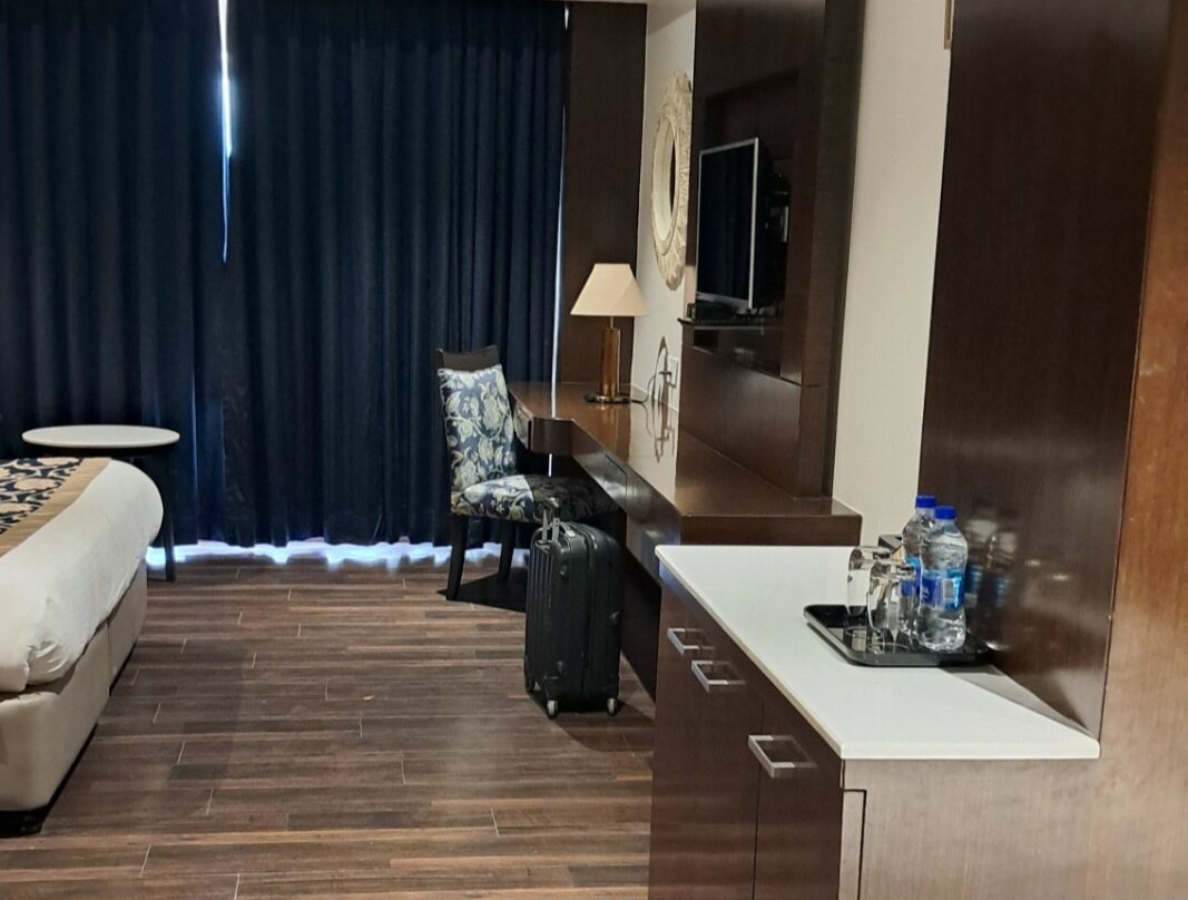 Hotel Saffron Crest主图