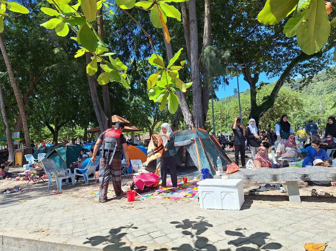 Pantai Teluk Batik-红土坎必去景点