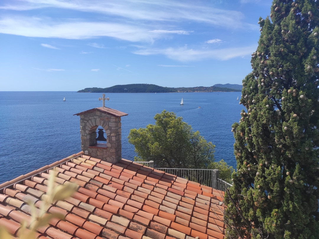 Chapelle Notre-Dame-Du-Cap-Falcon景点图片
