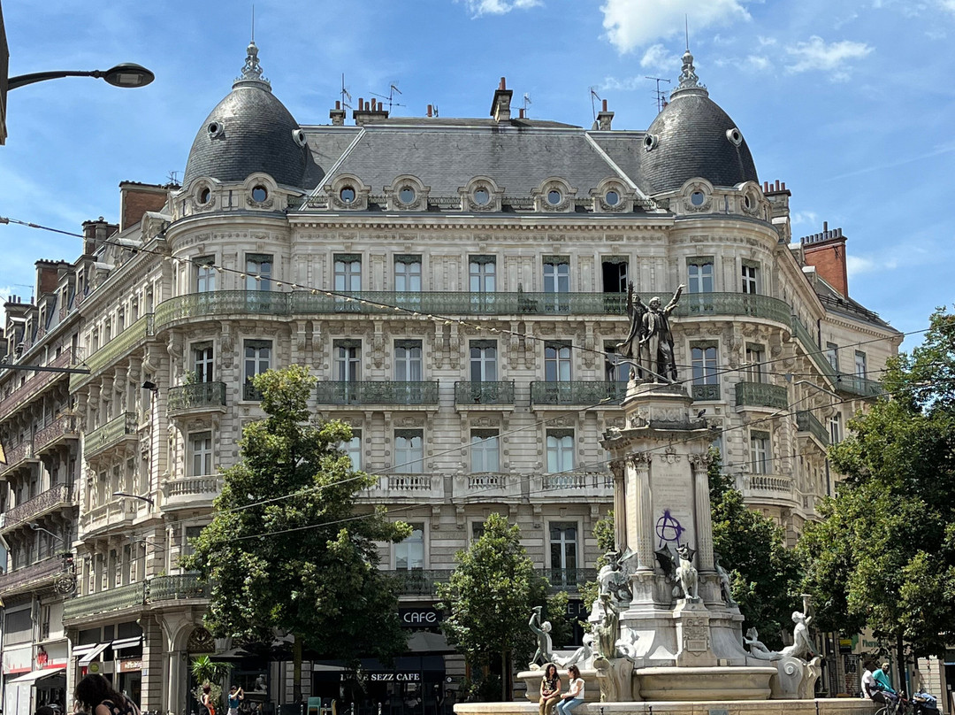 Fontaine des Trois Ordres-格勒诺布尔必去景点